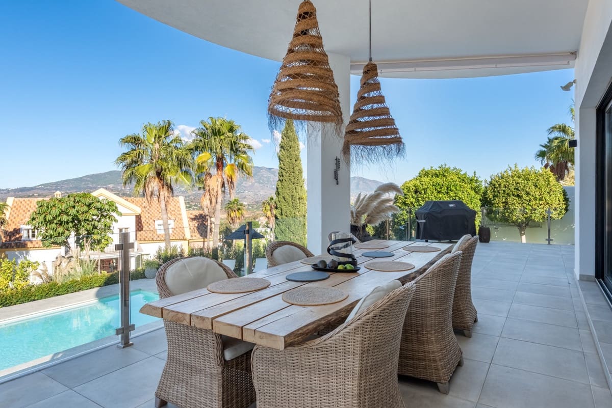4 bedroom Villa for sale in La Cala Golf with pool - € 2,395,000 (Ref: 10021767)