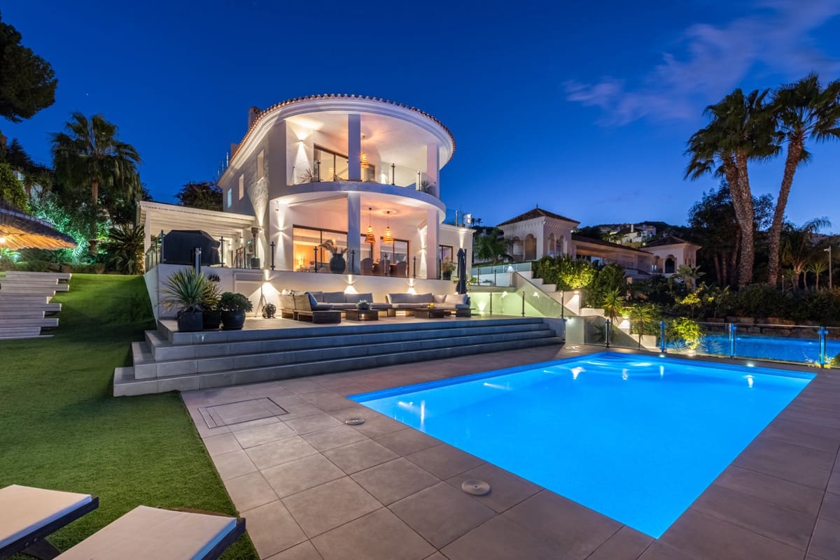 4 bedroom Villa for sale in La Cala Golf with pool - € 2,395,000 (Ref: 10021767)