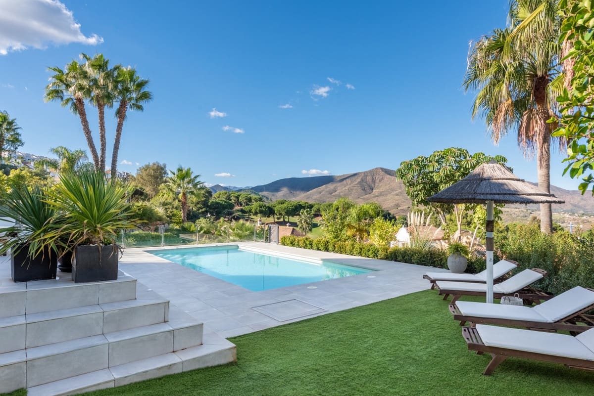 4 bedroom Villa for sale in La Cala Golf with pool - € 2,395,000 (Ref: 10021767)