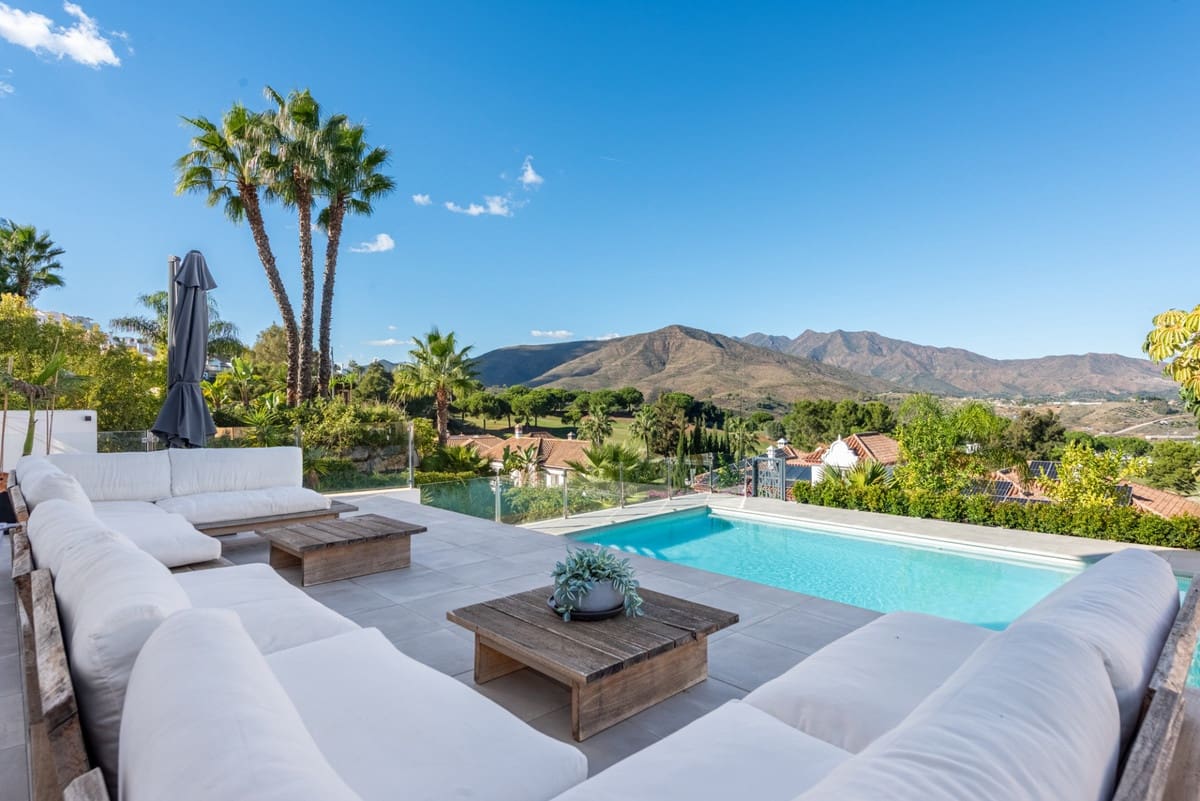 4 bedroom Villa for sale in La Cala Golf with pool - € 2,395,000 (Ref: 10021767)