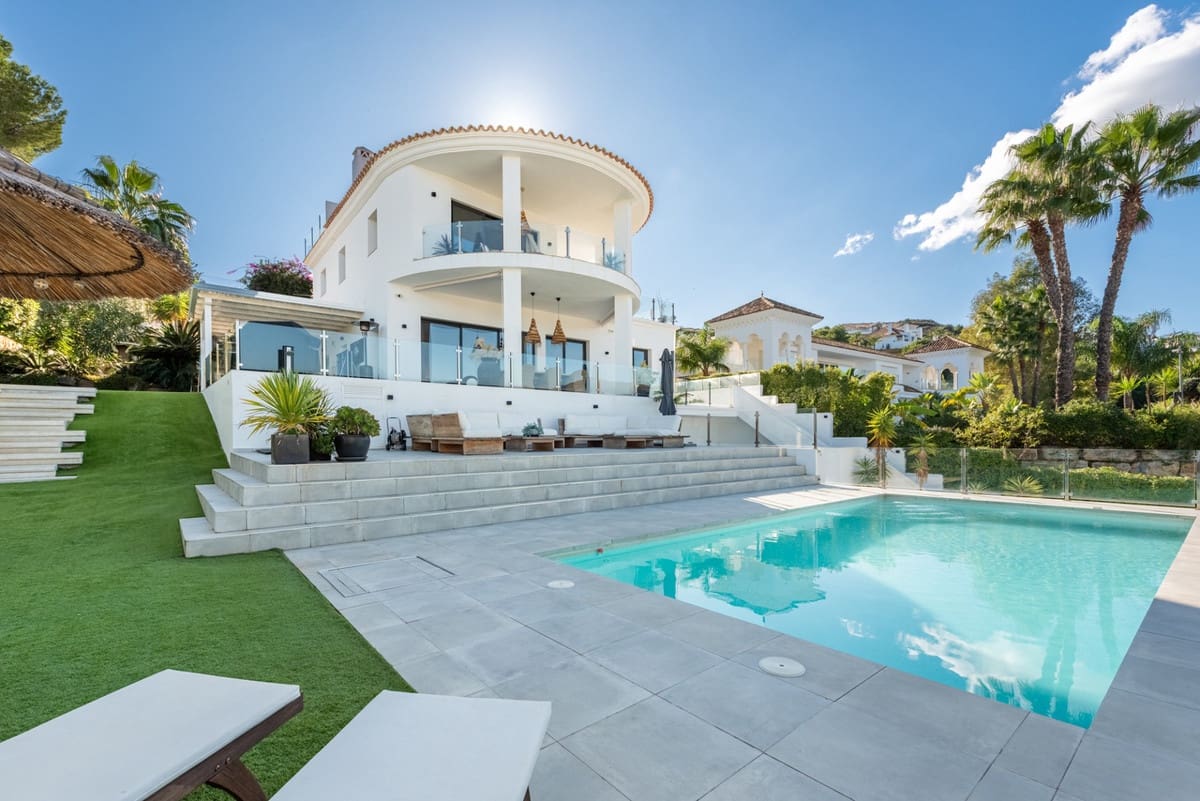 4 bedroom Villa for sale in La Cala Golf with pool - € 2,395,000 (Ref: 10021767)