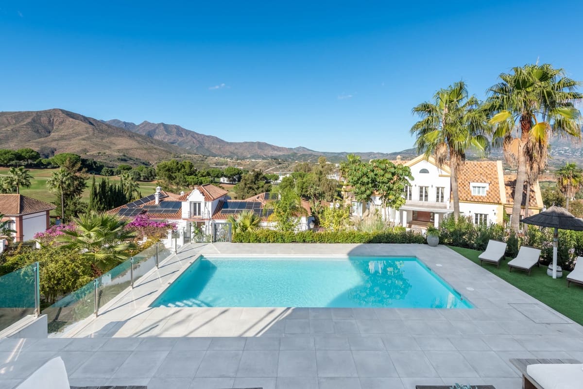 4 bedroom Villa for sale in La Cala Golf with pool - € 2,395,000 (Ref: 10021767)