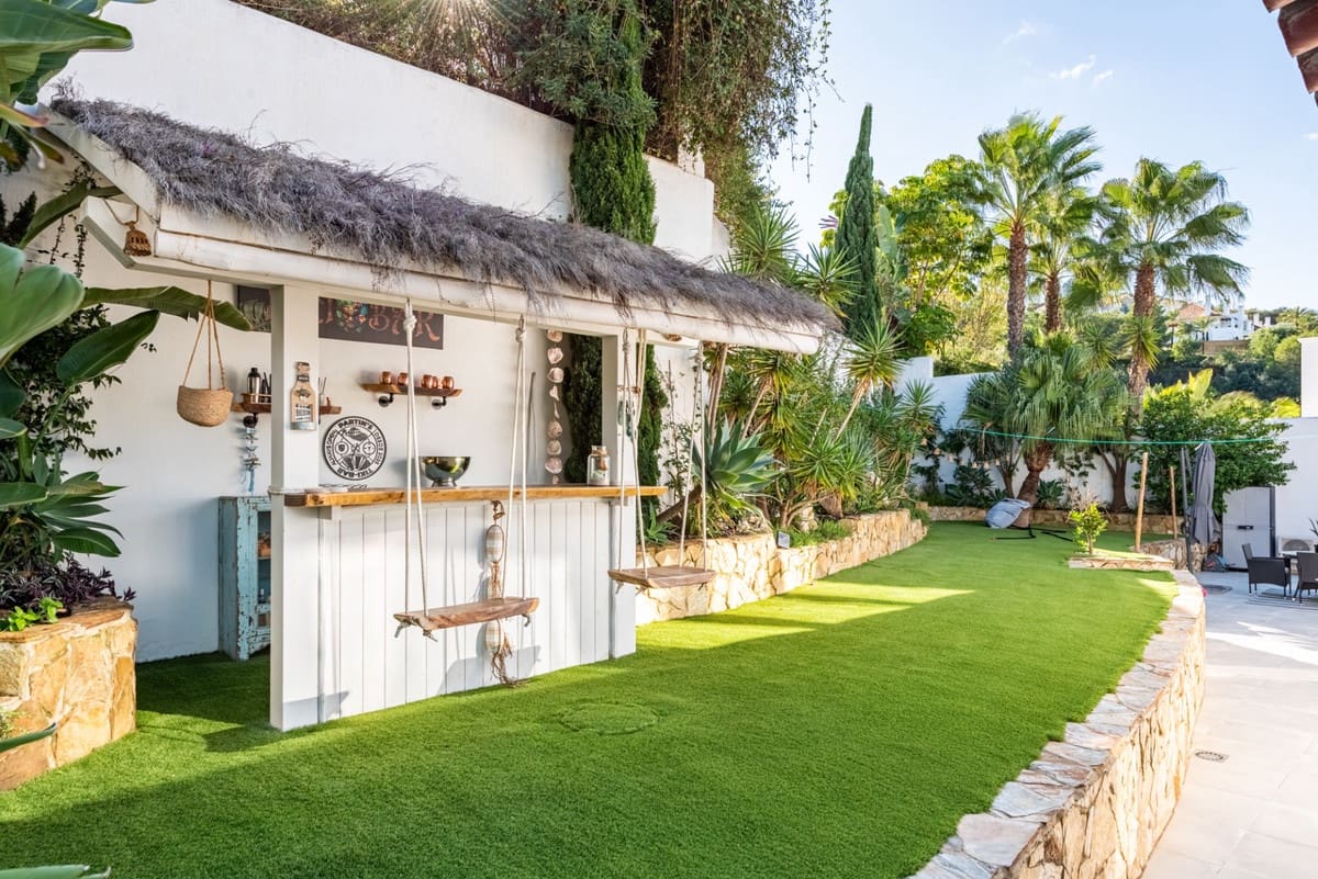 4 bedroom Villa for sale in La Cala Golf with pool - € 2,395,000 (Ref: 10021767)
