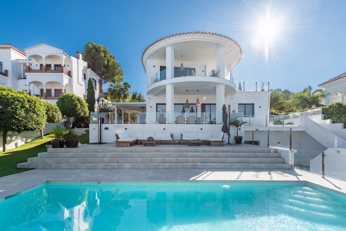 4 bedroom Villa for sale in La Cala Golf with pool - € 2,395,000 (Ref: 10021767)