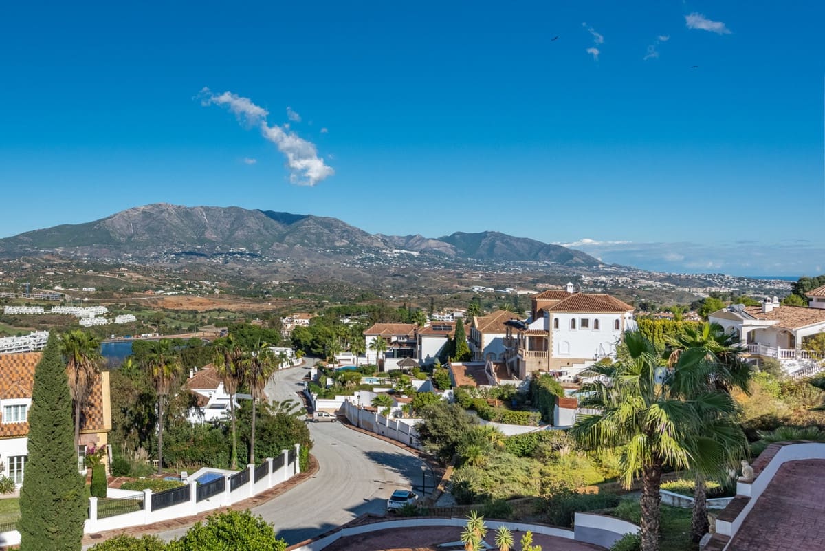 4 bedroom Villa for sale in La Cala Golf with pool - € 2,395,000 (Ref: 10021767)