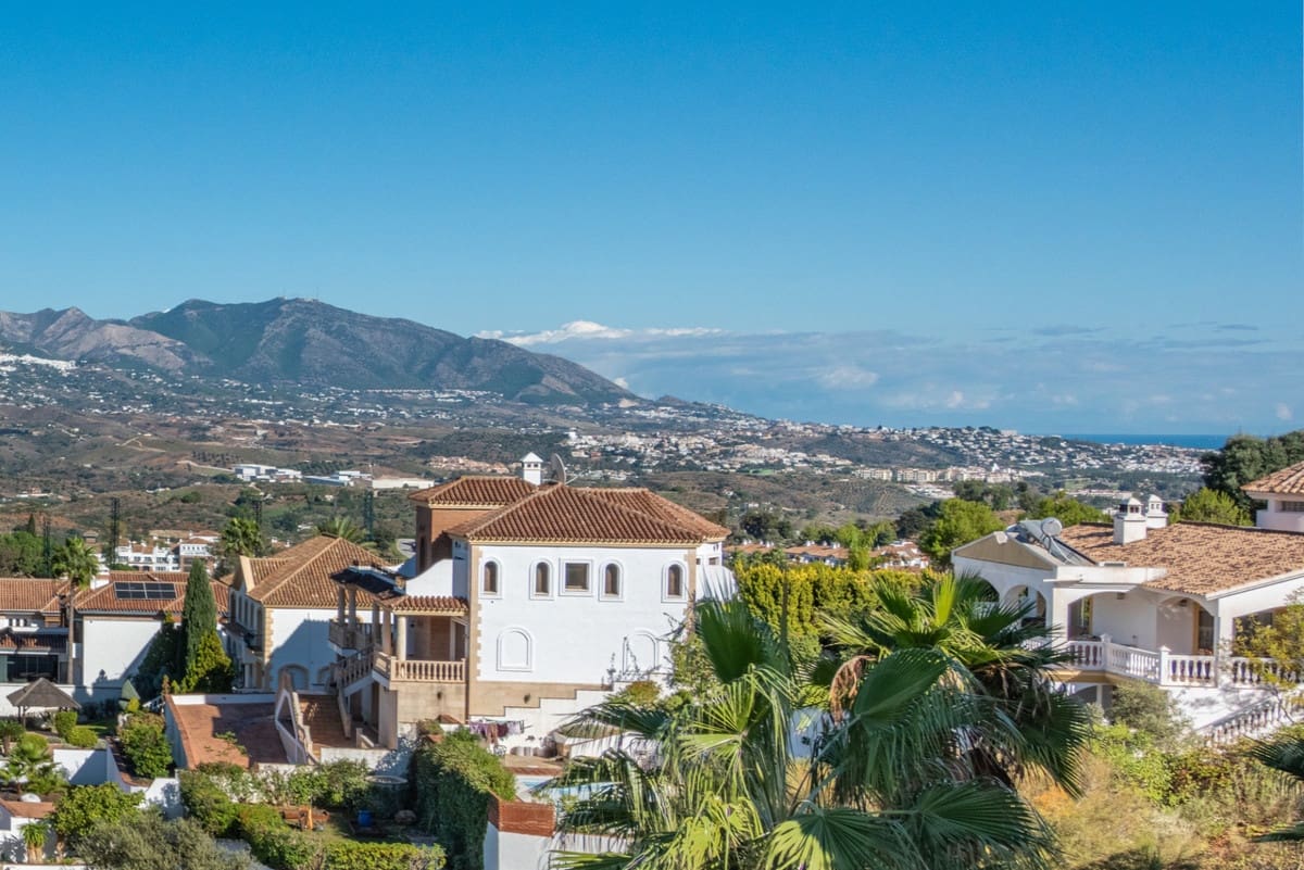 4 bedroom Villa for sale in La Cala Golf with pool - € 2,395,000 (Ref: 10021767)