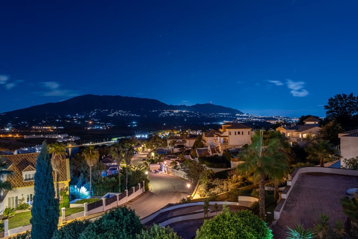 4 bedroom Villa for sale in La Cala Golf with pool - € 2,395,000 (Ref: 10021767)