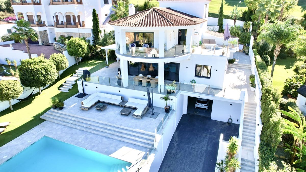 4 bedroom Villa for sale in La Cala Golf with pool - € 2,395,000 (Ref: 10021767)