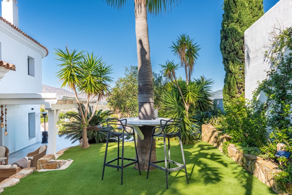 4 bedroom Villa for sale in La Cala Golf with pool - € 2,395,000 (Ref: 10021767)