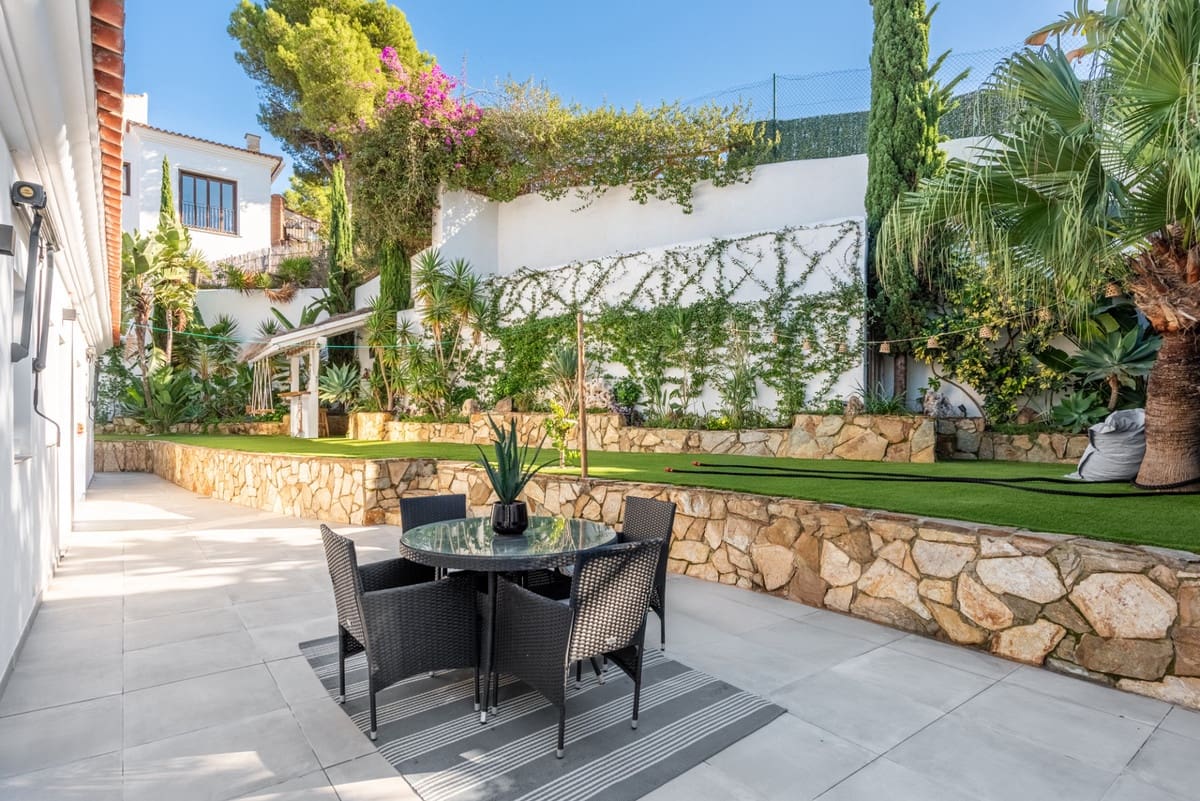 4 bedroom Villa for sale in La Cala Golf with pool - € 2,395,000 (Ref: 10021767)