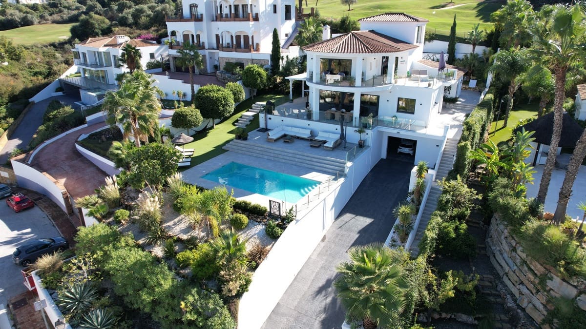 4 bedroom Villa for sale in La Cala Golf with pool - € 2,395,000 (Ref: 10021767)