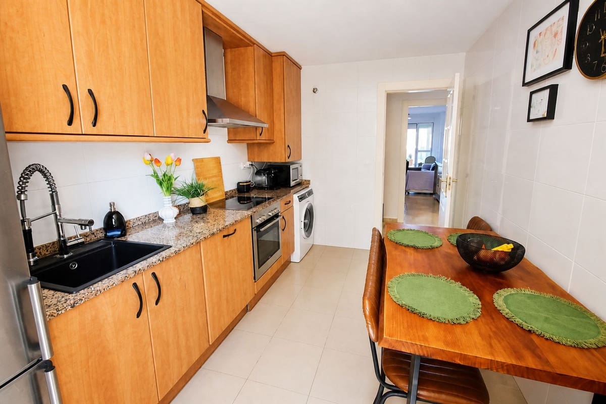 2 chambre Appartement à vendre à La Duquesa / Puerto de la Duquesa avec piscine - 325 000 € (Ref: 10024708)