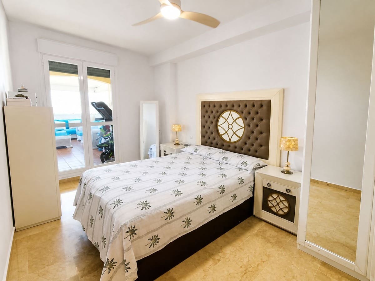 2 chambre Appartement à vendre à La Duquesa / Puerto de la Duquesa avec piscine - 325 000 € (Ref: 10024708)