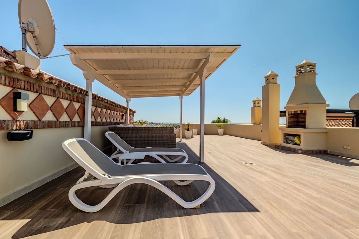 2 sovrum Lägenhet till salu i Benahavis med pool - 490 000 € (Ref: 10024709)