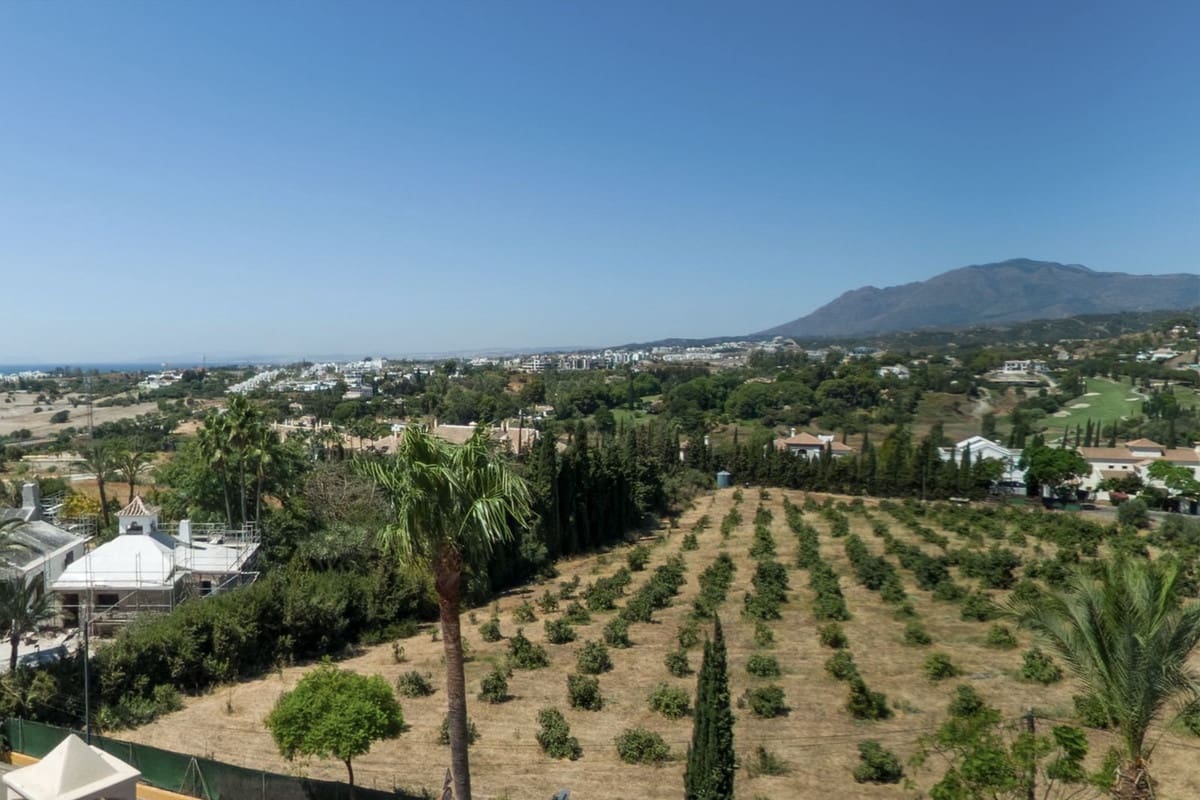 2 sovrum Lägenhet till salu i Benahavis med pool - 490 000 € (Ref: 10024709)