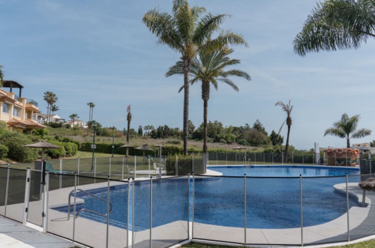 3 soverom Leilighet til salgs i Nueva Andalucia med svømmebasseng garasje - € 955 000 (Ref: 10024715)