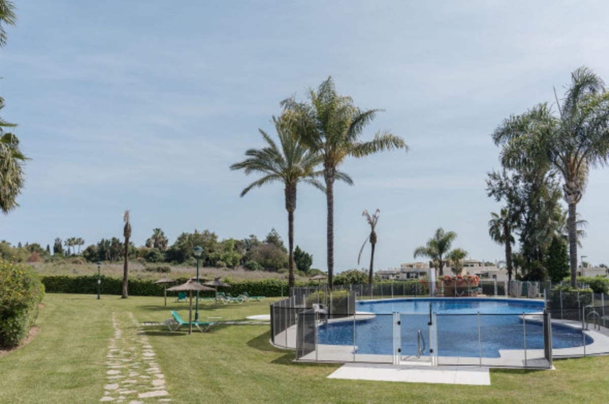 3 soverom Leilighet til salgs i Nueva Andalucia med svømmebasseng garasje - € 955 000 (Ref: 10024715)