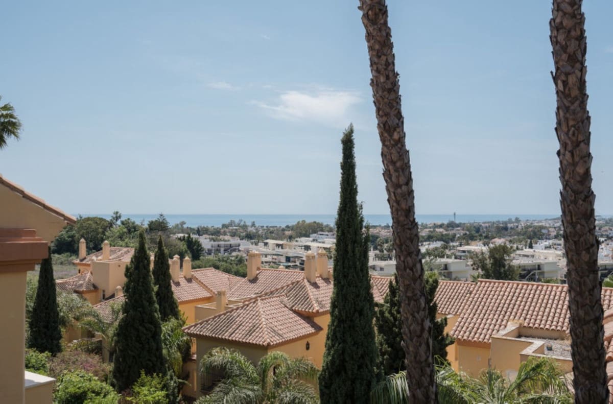 3 soverom Leilighet til salgs i Nueva Andalucia med svømmebasseng garasje - € 955 000 (Ref: 10024715)