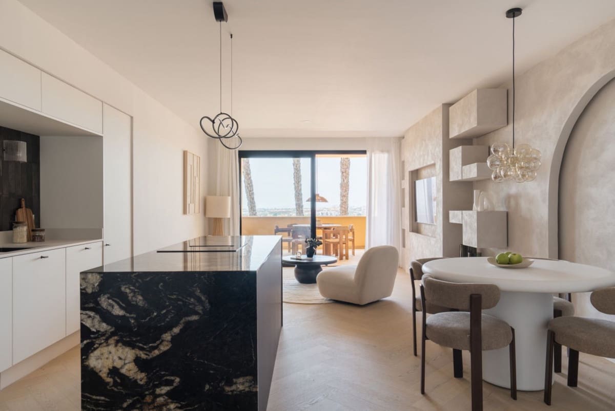 3 soverom Leilighet til salgs i Nueva Andalucia med svømmebasseng garasje - € 955 000 (Ref: 10024715)