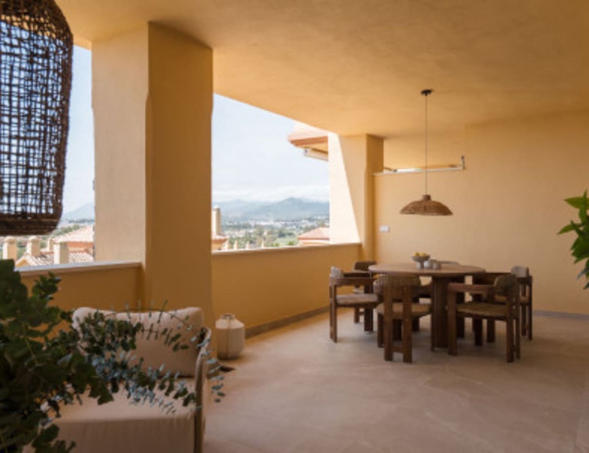3 soverom Leilighet til salgs i Nueva Andalucia med svømmebasseng garasje - € 955 000 (Ref: 10024715)