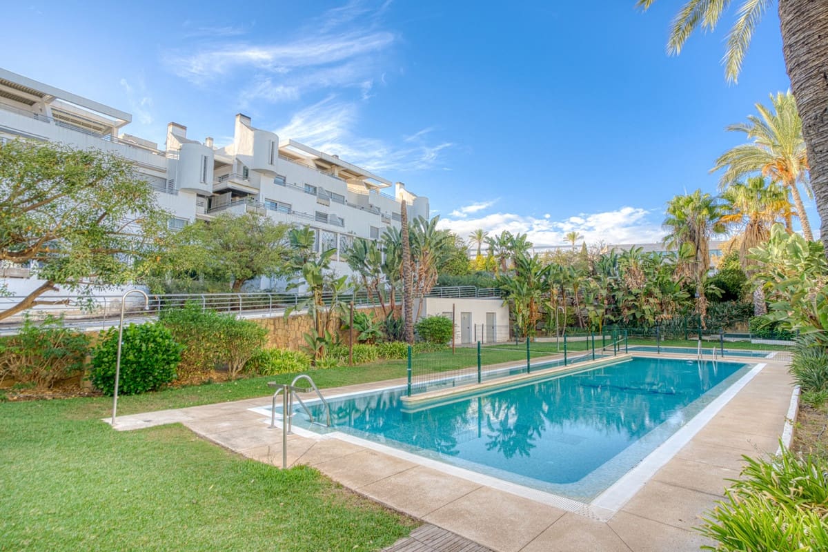 2 sovrum Lägenhet till salu i La Cala Golf med pool - 950 000 € (Ref: 10031465)
