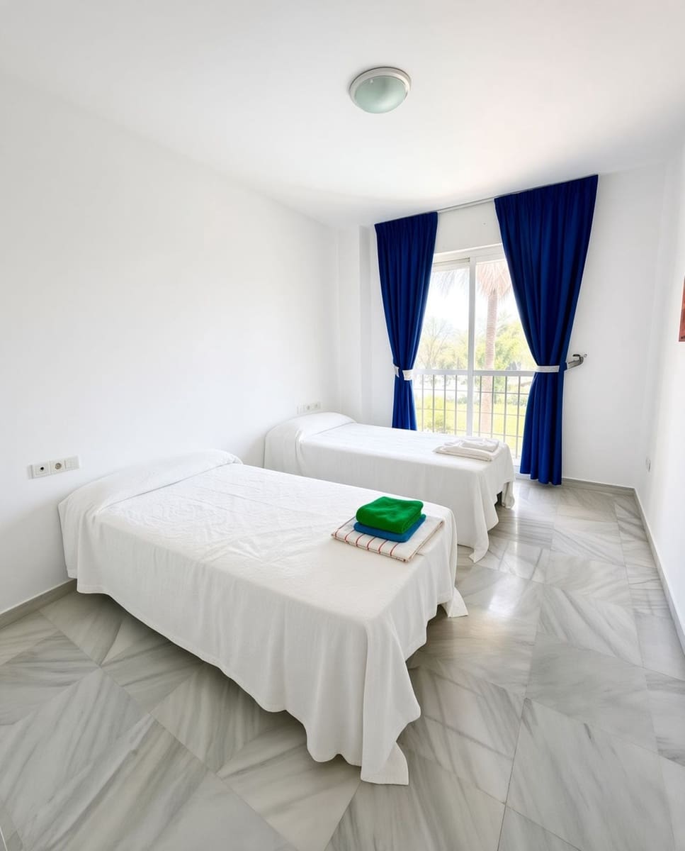 2 soverom Leilighet til salgs i Nueva Andalucia med svømmebasseng garasje - € 475 000 (Ref: 10034659)