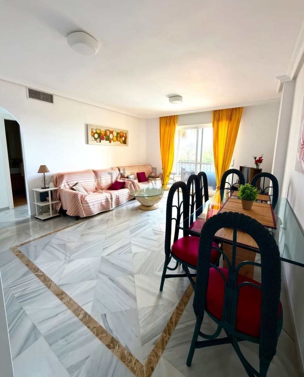2 soverom Leilighet til salgs i Nueva Andalucia med svømmebasseng garasje - € 475 000 (Ref: 10034659)