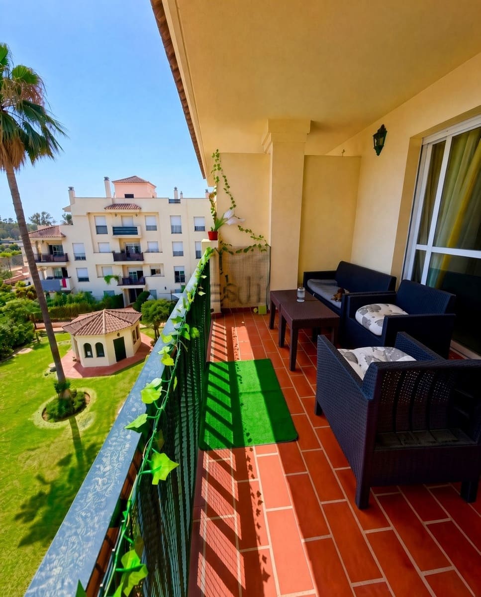 2 soverom Leilighet til salgs i Nueva Andalucia med svømmebasseng garasje - € 475 000 (Ref: 10034659)