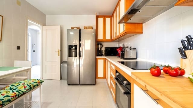 4 sypialnia Dom blizniak na sprzedaż w Marbella z basenem - 745 000 € (Ref: 10034663)