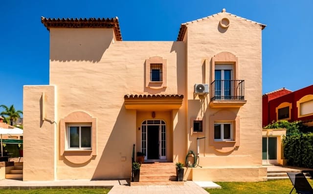 4 sypialnia Dom blizniak na sprzedaż w Marbella z basenem - 745 000 € (Ref: 10034663)