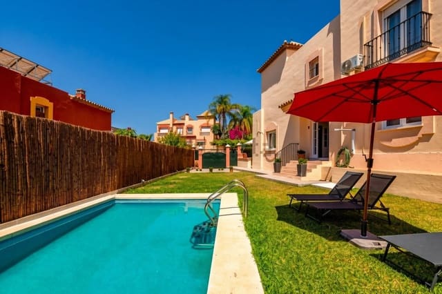 4 sypialnia Dom blizniak na sprzedaż w Marbella z basenem - 745 000 € (Ref: 10034663)