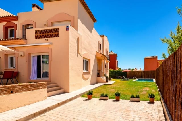 4 sypialnia Dom blizniak na sprzedaż w Marbella z basenem - 745 000 € (Ref: 10034663)