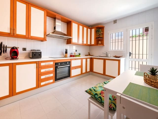 4 sypialnia Dom blizniak na sprzedaż w Marbella z basenem - 745 000 € (Ref: 10034663)