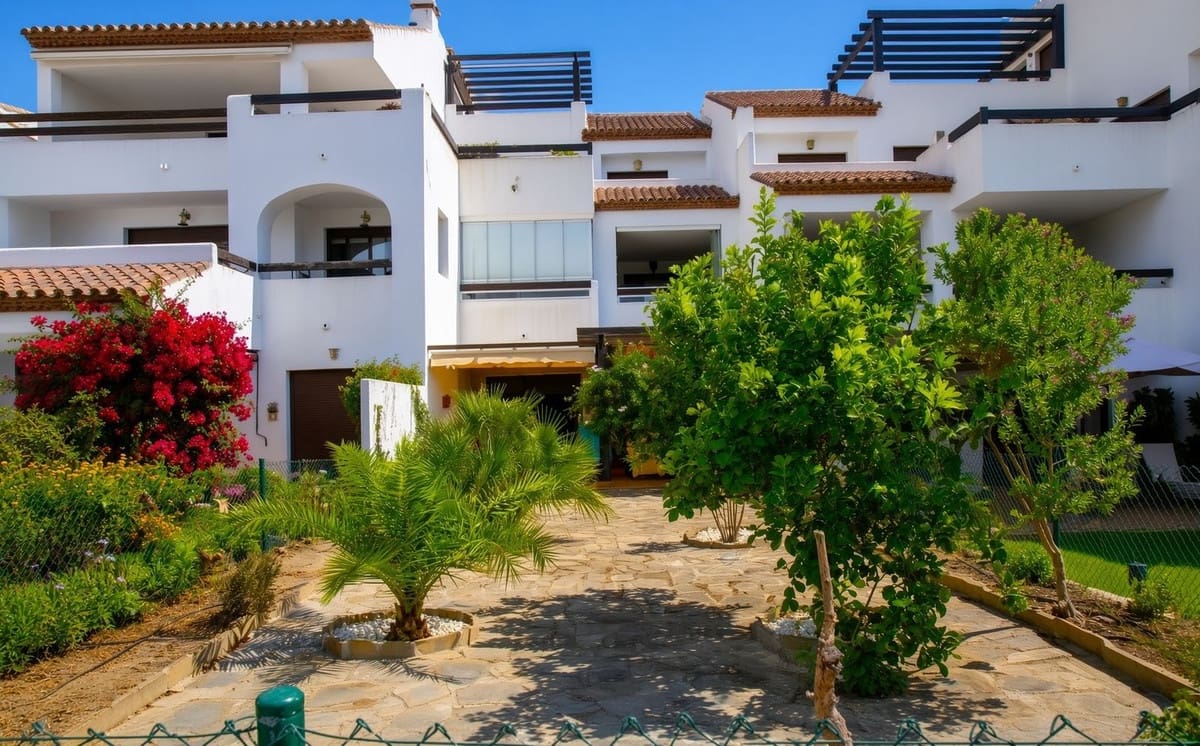 2 Zimmer Apartment zu verkaufen in Bahia de Casares mit Pool Garage - 557.000 € (Ref: 10034668)