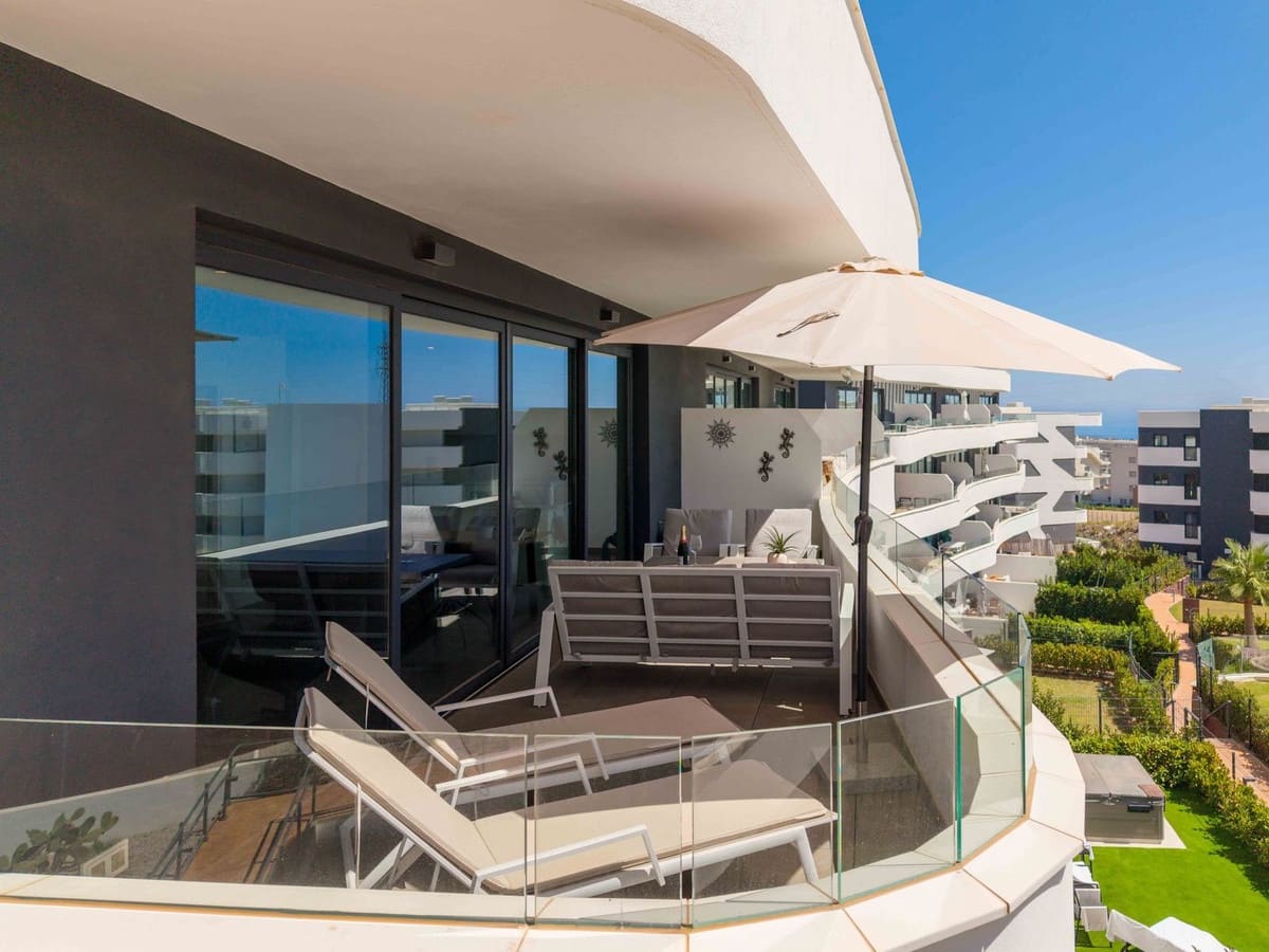 2 bedroom Apartment for sale in Benalmadena with pool garage - € 449,000 (Ref: 10034669)