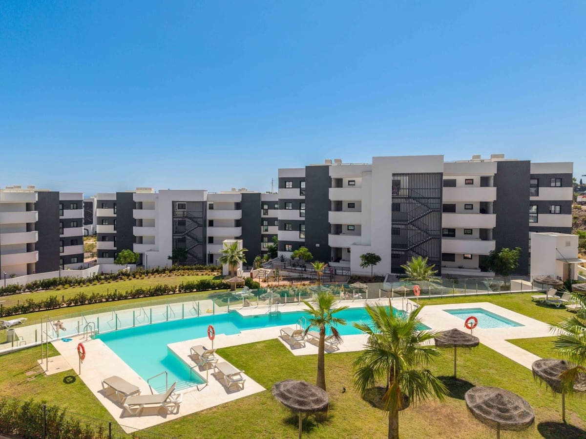 2 bedroom Apartment for sale in Benalmadena with pool garage - € 449,000 (Ref: 10034669)