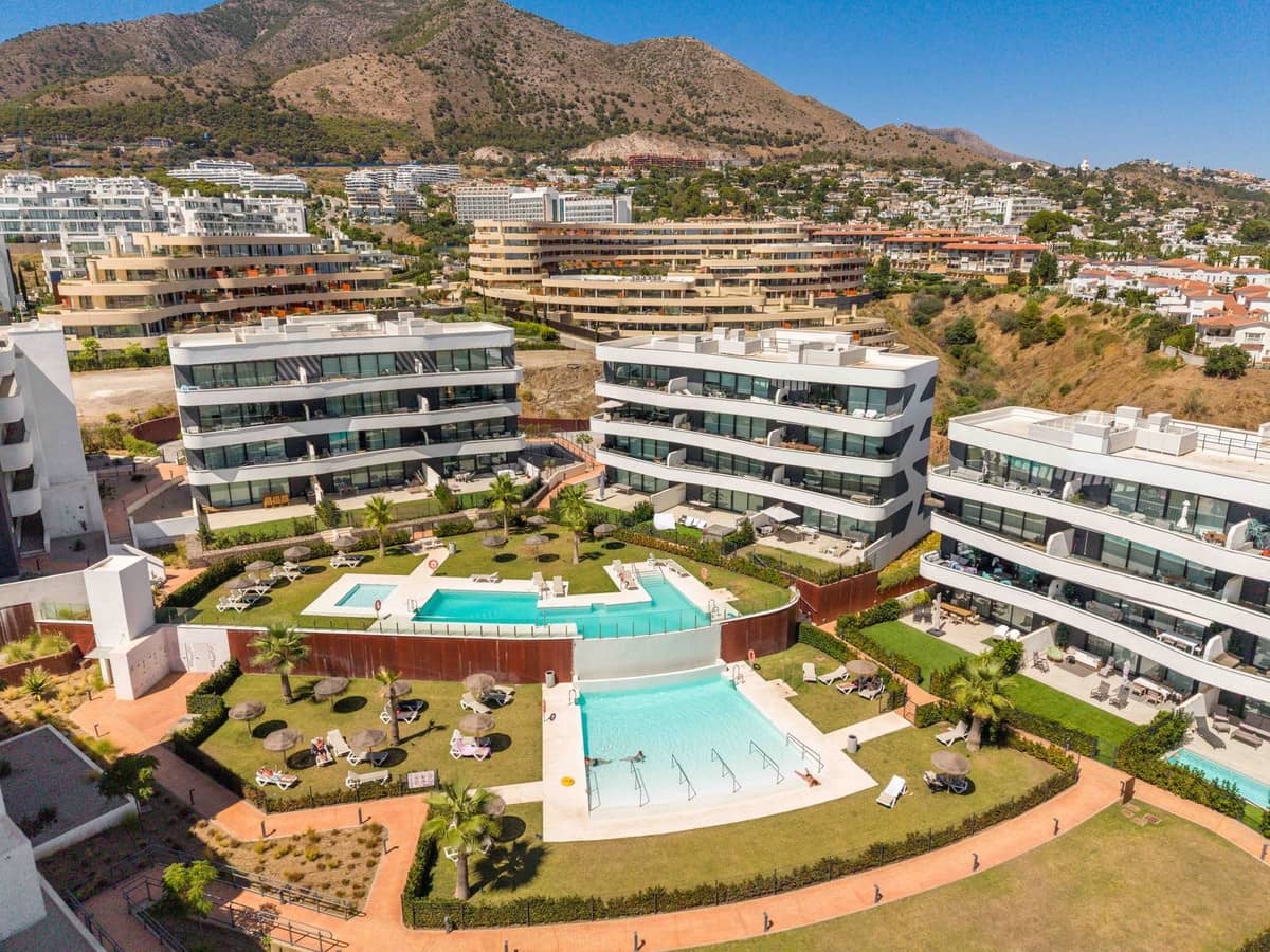 2 bedroom Apartment for sale in Benalmadena with pool garage - € 449,000 (Ref: 10034669)