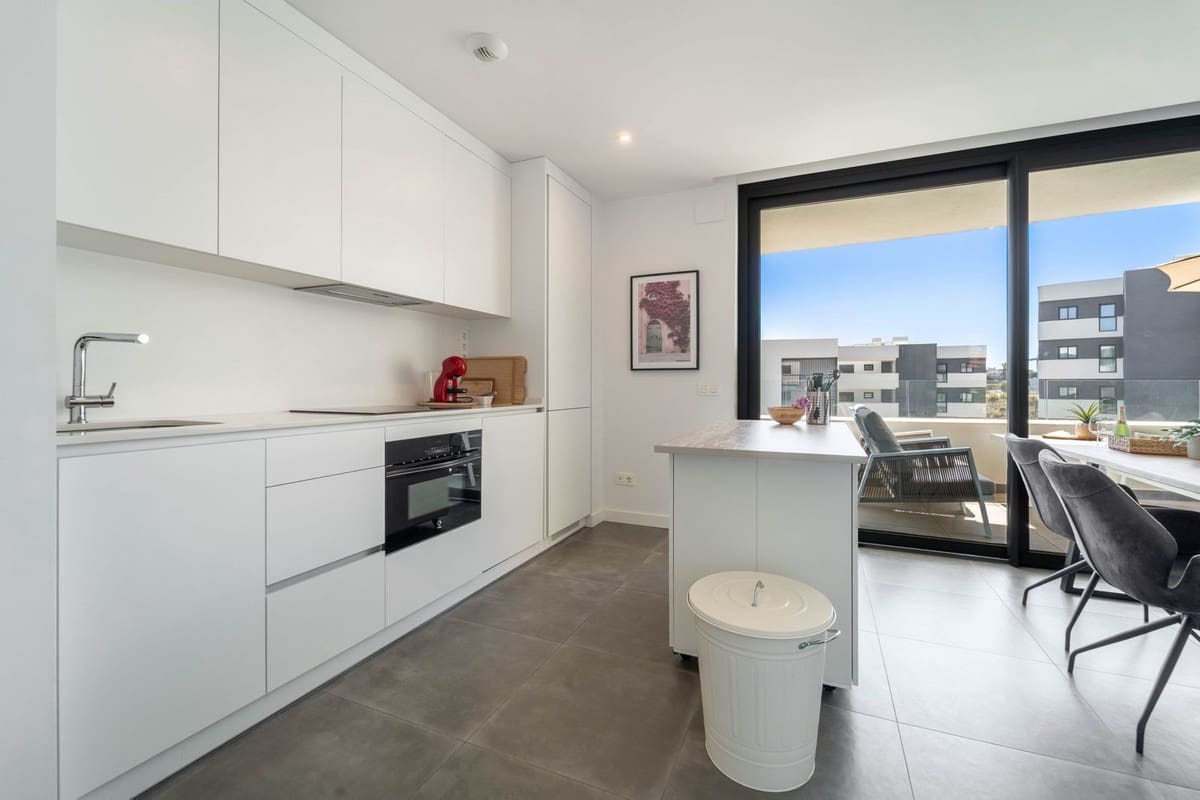 2 bedroom Apartment for sale in Benalmadena with pool garage - € 449,000 (Ref: 10034669)