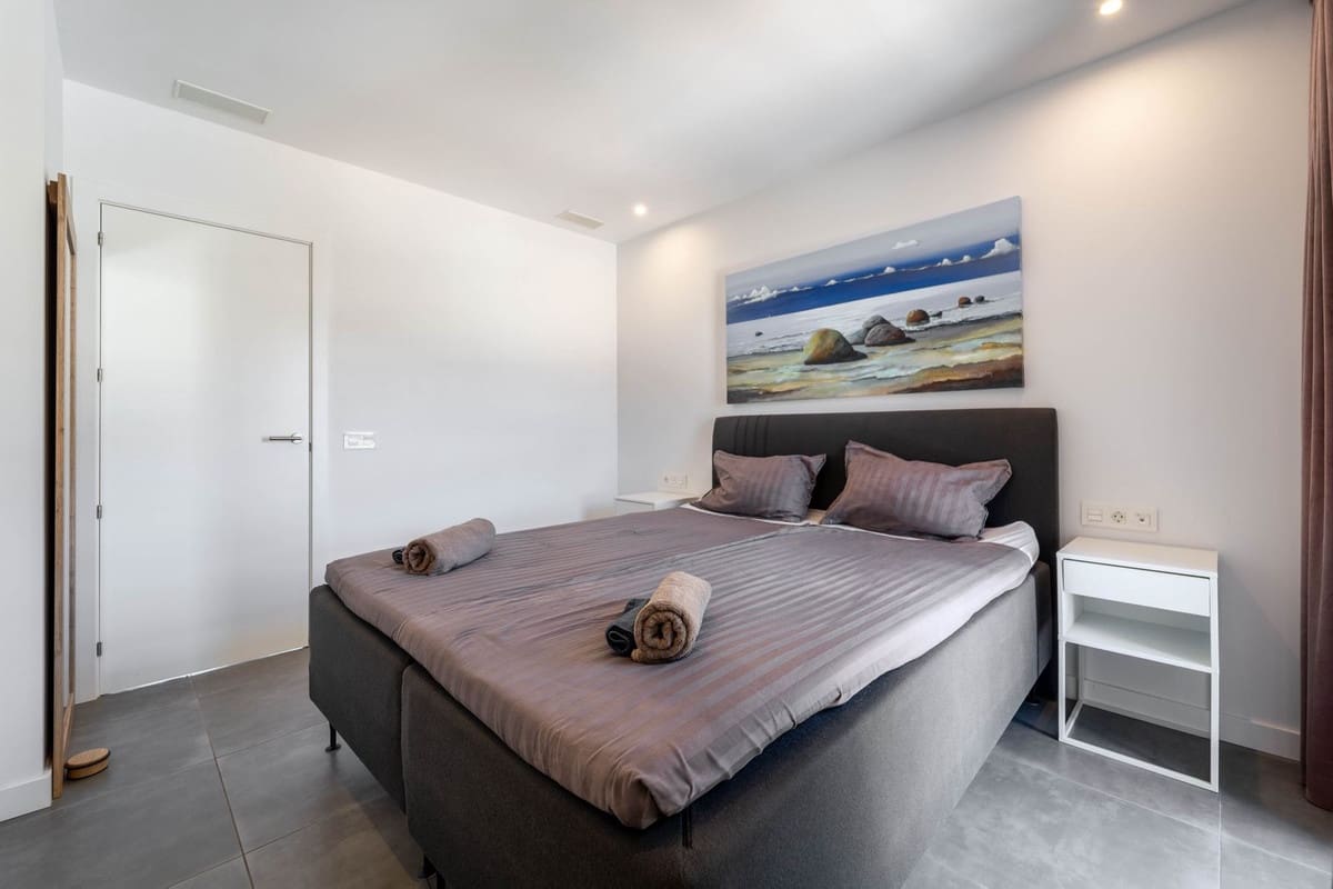 2 bedroom Apartment for sale in Benalmadena with pool garage - € 449,000 (Ref: 10034669)