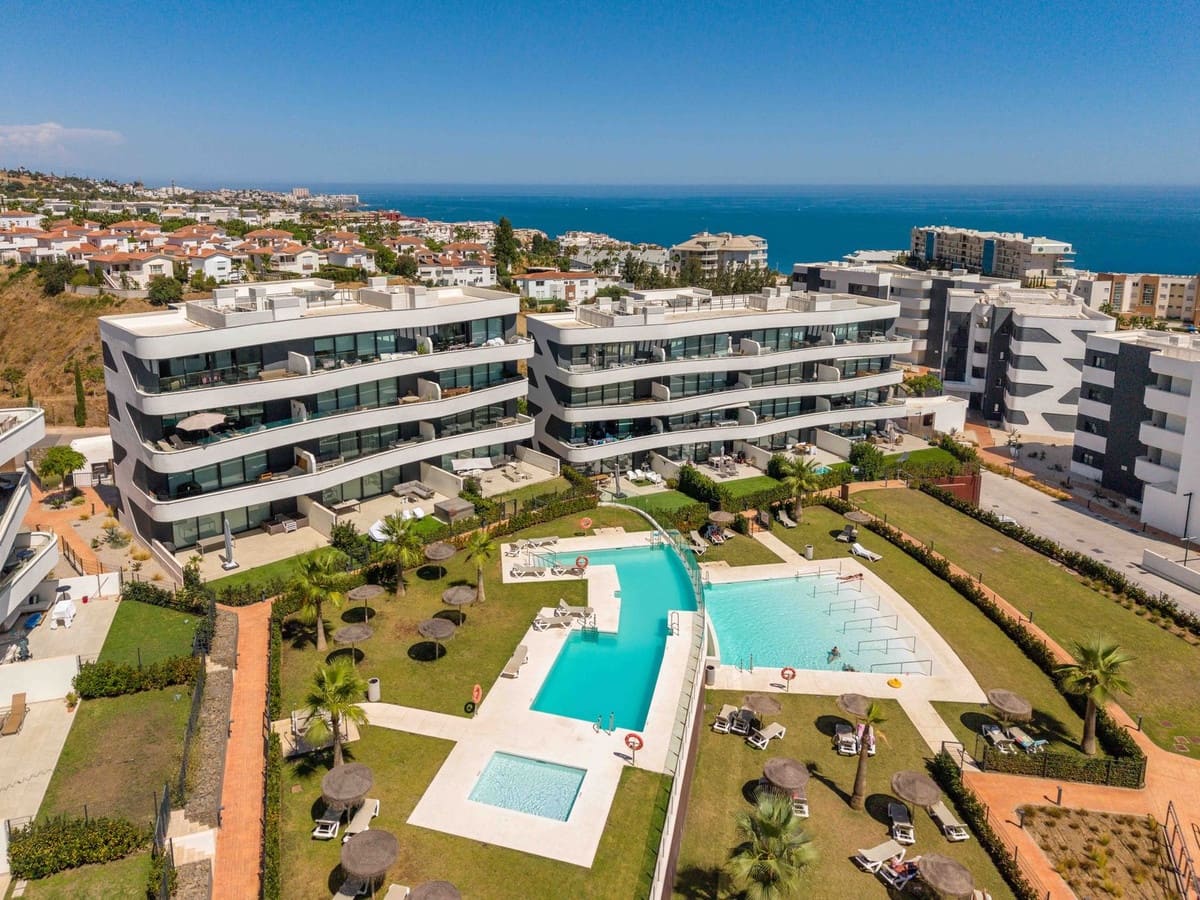 2 bedroom Apartment for sale in Benalmadena with pool garage - € 449,000 (Ref: 10034669)