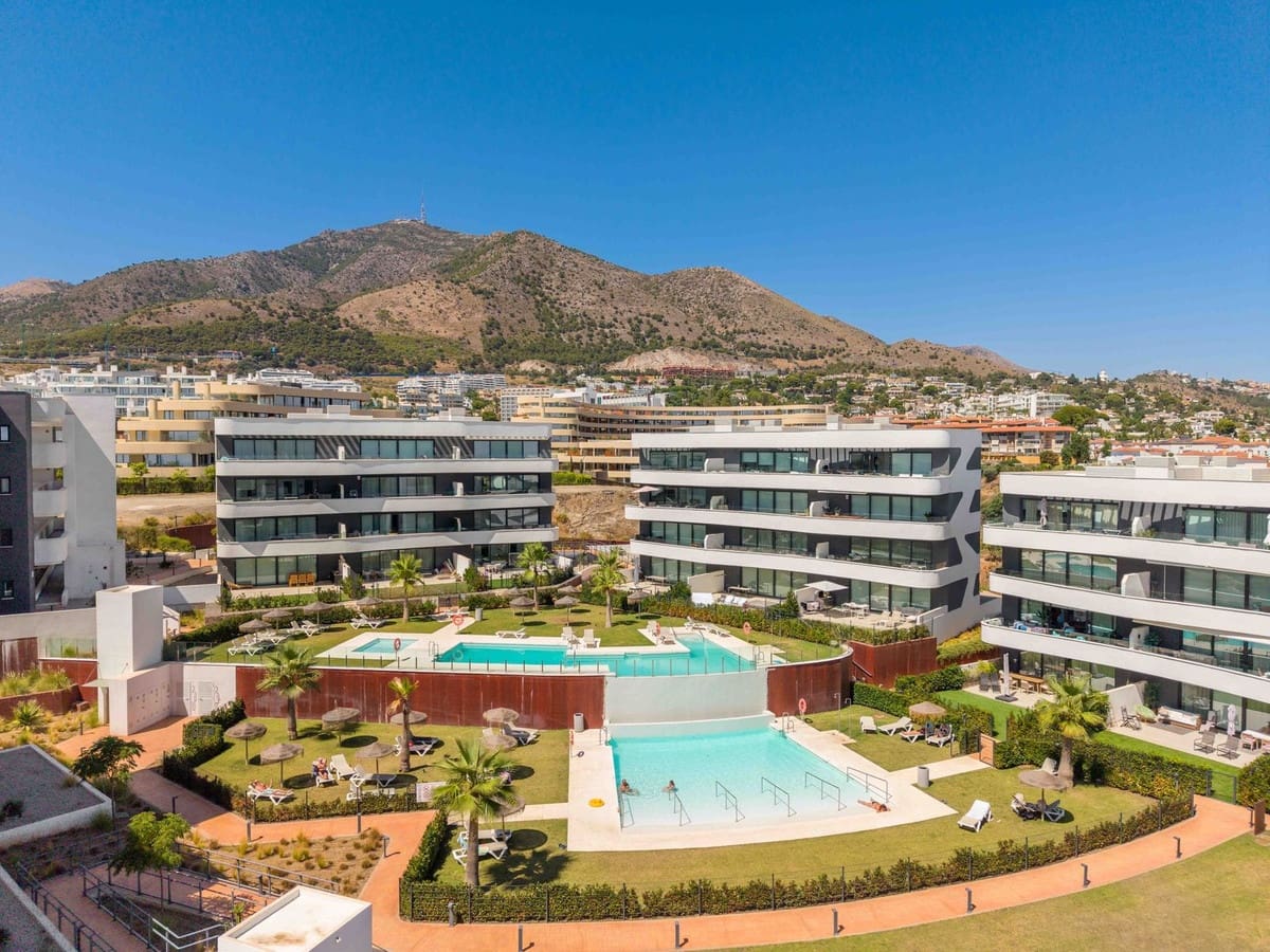 2 bedroom Apartment for sale in Benalmadena with pool garage - € 449,000 (Ref: 10034669)