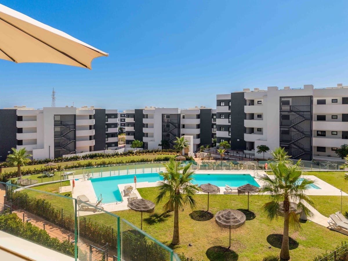 2 bedroom Apartment for sale in Benalmadena with pool garage - € 449,000 (Ref: 10034669)