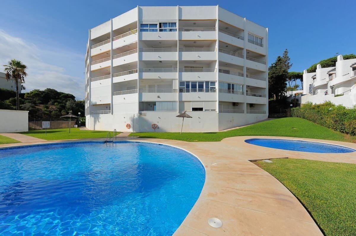 Estúdio para venda em Calahonda com piscina - 339 000 € (Ref: 10034670)