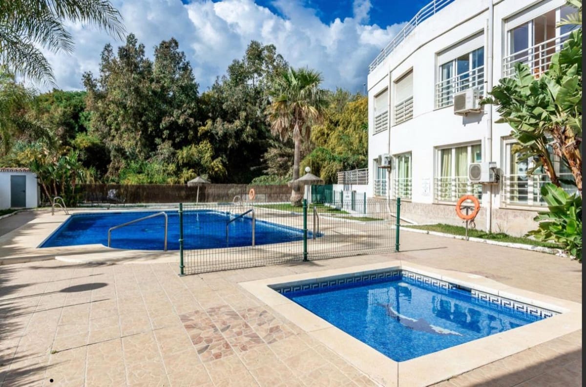 Estúdio para venda em Calahonda com piscina - 339 000 € (Ref: 10034670)