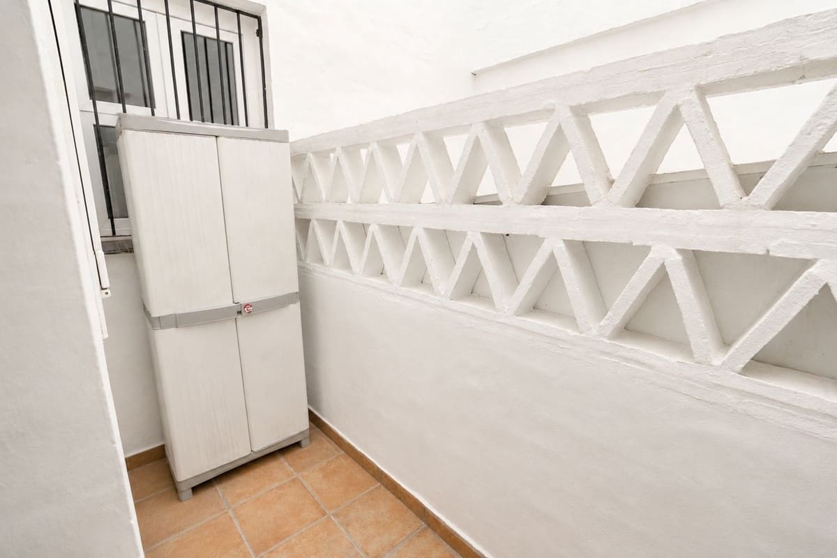 Apartamento de 2 habitaciones en Marbella en venta con piscina garaje - 899.000 € (Ref: 10034671)
