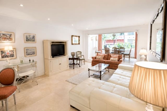 Apartamento de 2 habitaciones en Marbella en venta con piscina garaje - 899.000 € (Ref: 10034671)