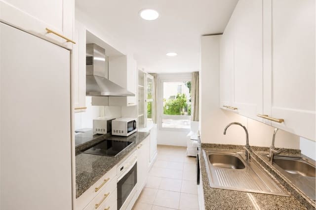 Apartamento de 2 habitaciones en Marbella en venta con piscina garaje - 899.000 € (Ref: 10034671)