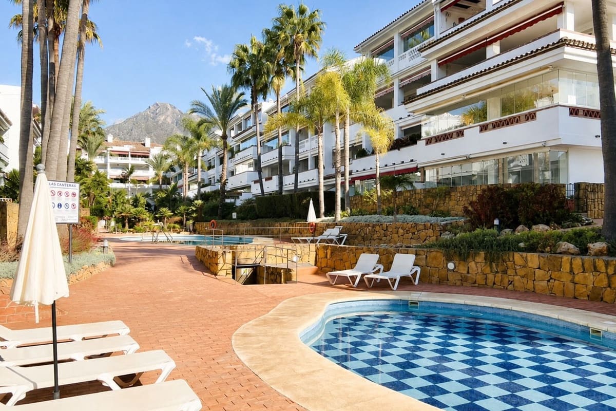 Apartamento de 2 habitaciones en Marbella en venta con piscina garaje - 899.000 € (Ref: 10034671)