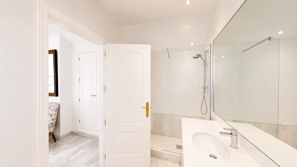 4 sovrum Lägenhet till salu i Guadalmina med pool - 1 060 000 € (Ref: 10034675)
