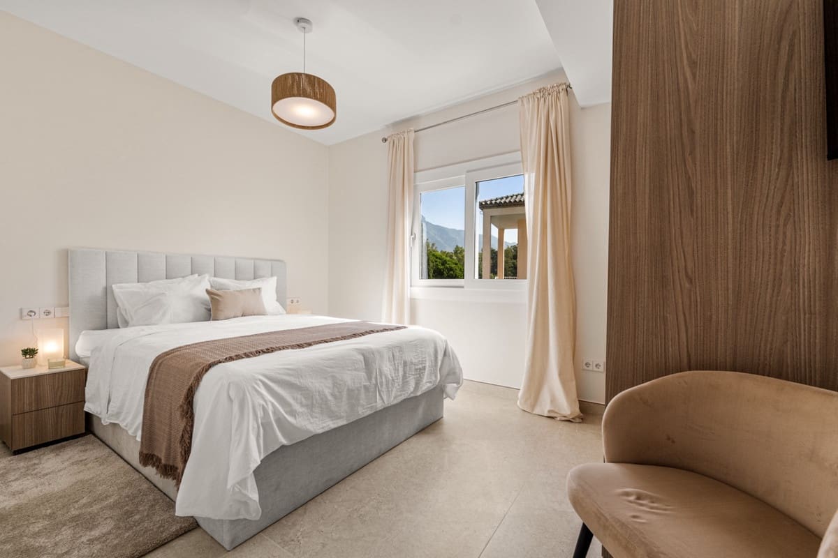 3 makuuhuone Huoneisto myytävänä paikassa Nueva Andalucia mukana uima-altaan - 1 149 000 € (Ref: 10034676)